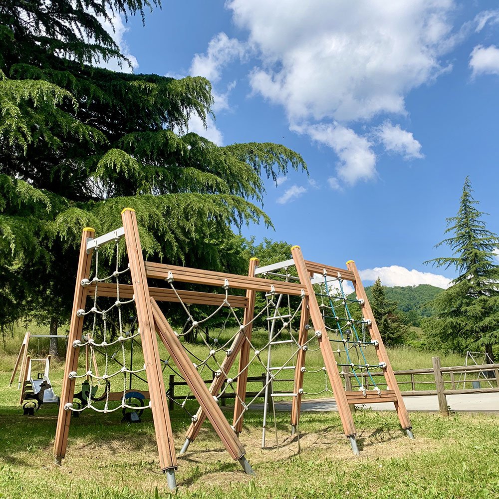 Il parco giochi immerso nel verde accanto all’osteria