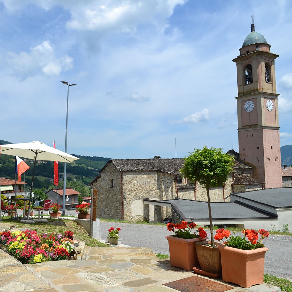Uno scorcio della piazza di Morfasso