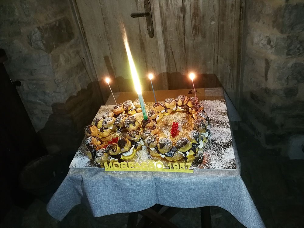 Una torta di compleanno da condividere