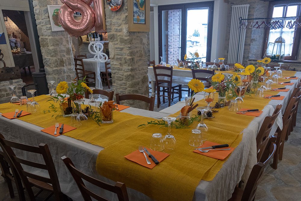 Una sala pronta ad accogliere gli ospiti